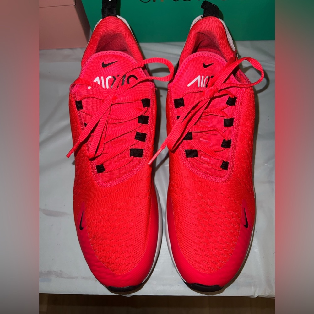 Size 11.5 Nike air max 270